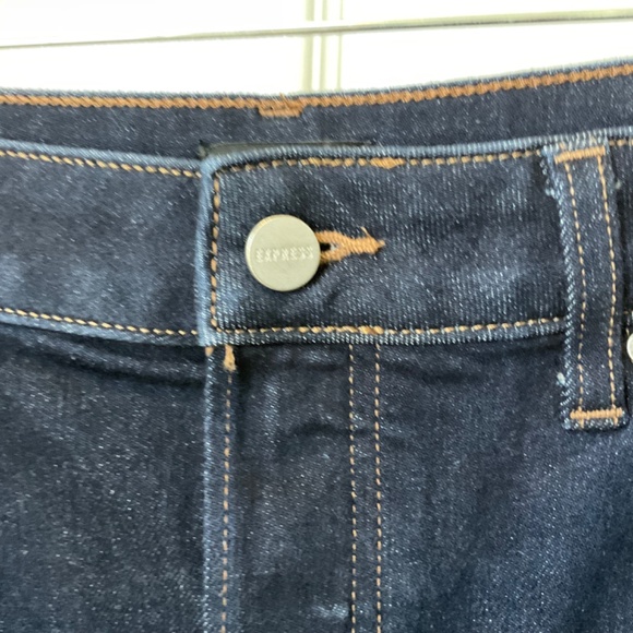 Express Shorts - Picture 2 of 6